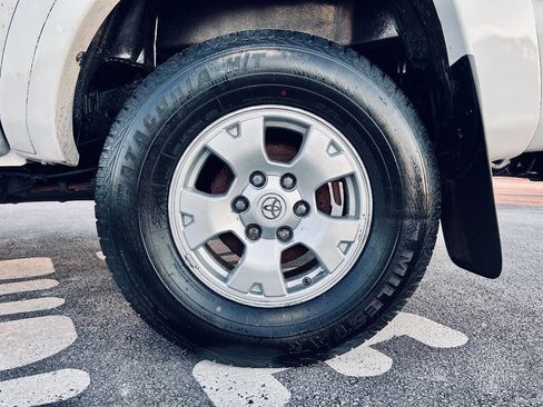 Used 2014 Toyota Tacoma 4x4 Double Cab w/ TRD Off-Road Package image 30