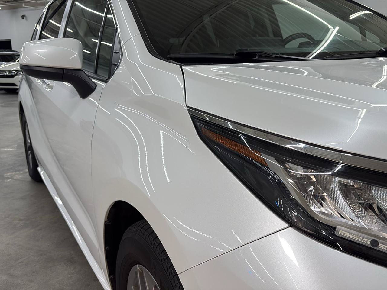 Used 2023 Toyota Sienna XLE FWD image 5
