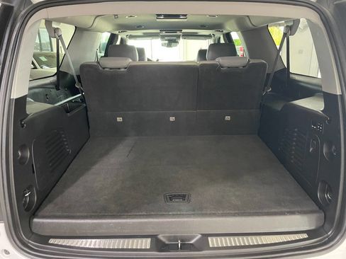 Used 2020 Chevrolet Suburban LT image 8