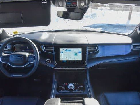 Certified 2024 Jeep Wagoneer Series III w/ Premium Group I image 18