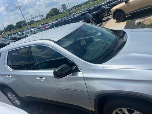 Used 2019 Chevrolet Traverse LS FWD image 4