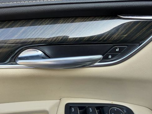 Used 2017 Cadillac XT5 FWD image 16