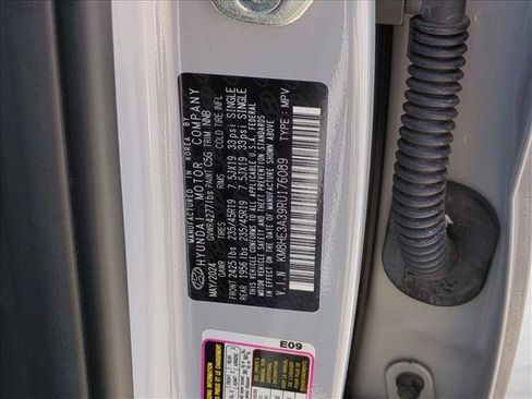 Used 2024 Hyundai Kona Limited FWD image 26