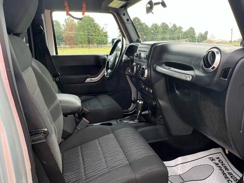 Used 2012 Jeep Wrangler Unlimited Rubicon w/ Connectivity Group image 13