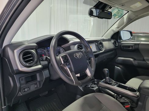 Used 2018 Toyota Tacoma SR5 image 31