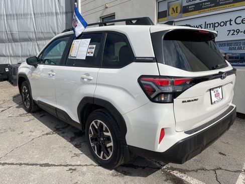 Used 2025 Subaru Forester Premium image 3