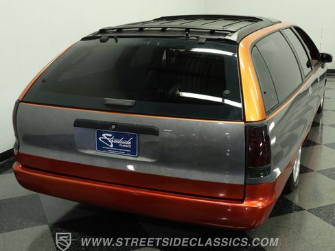 Used 1992 Oldsmobile Custom Cruiser RWD image 10