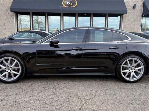 Used 2025 Porsche Panamera 4 w/ Premium Package image 2