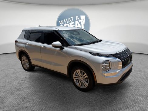 Used 2024 Mitsubishi Outlander ES AWD/4WD image 1