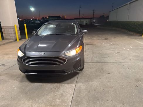 Used 2020 Ford Fusion SE image 5