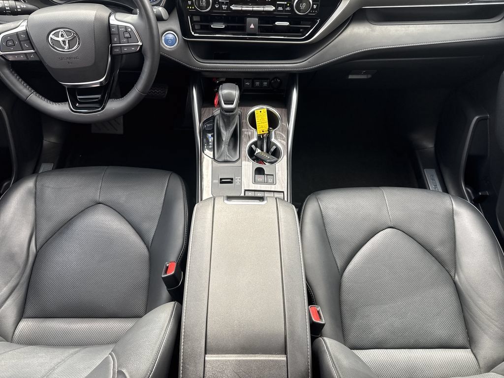 Used 2021 Toyota Highlander Limited FWD image 15