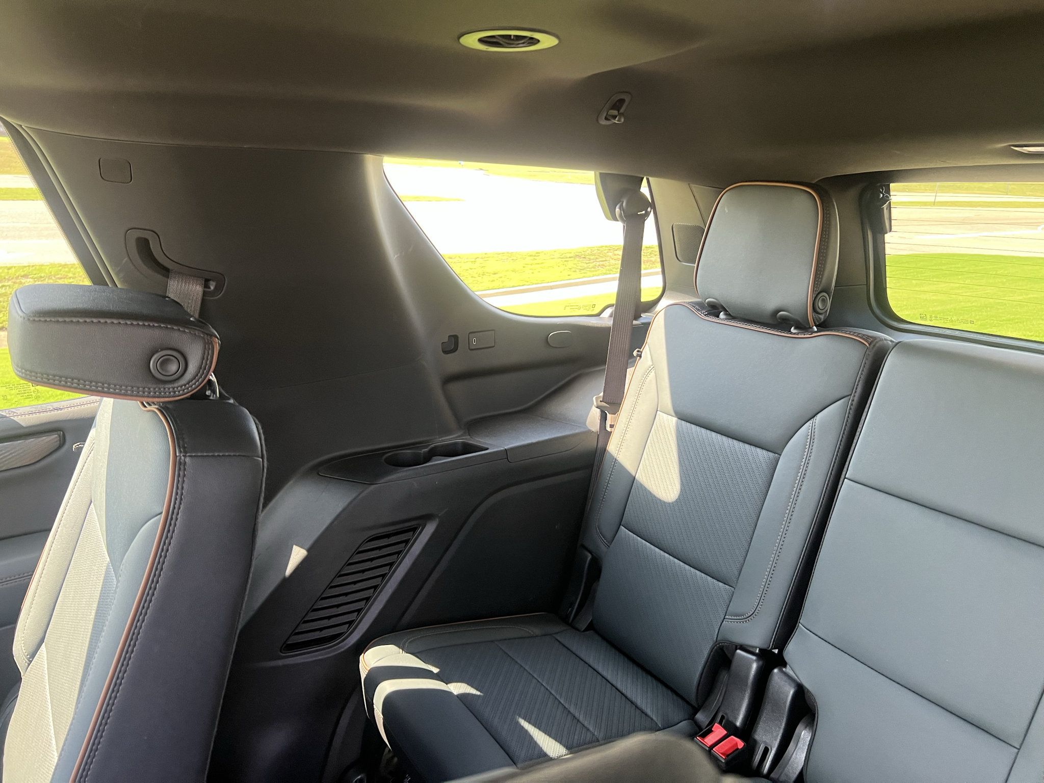 Used 2025 GMC Yukon AT4 w/ LPO, Get Active Package AWD/4WD image 19