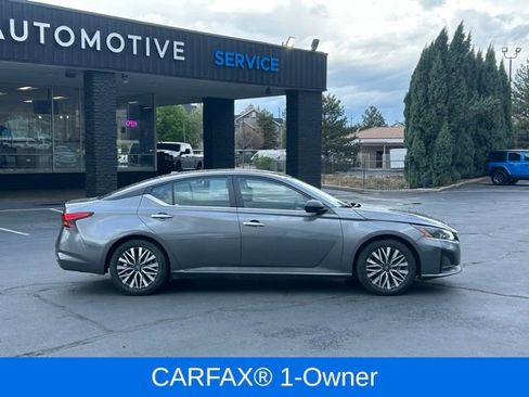 Used 2024 Nissan Altima 2.5 SV FWD image 2