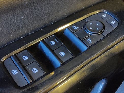 Used 2022 Nissan Pathfinder SV w/ SV Premium Package image 27