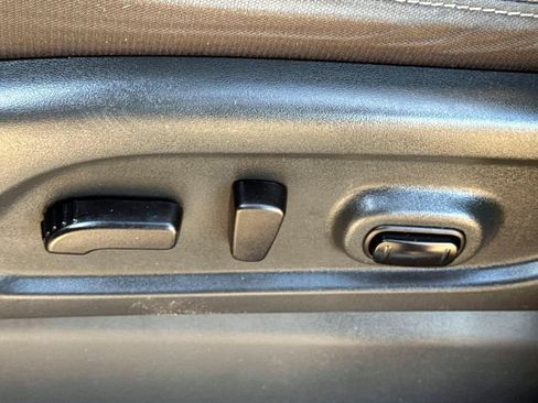 Used 2023 Nissan Titan SV w/ SV Convenience Package image 12