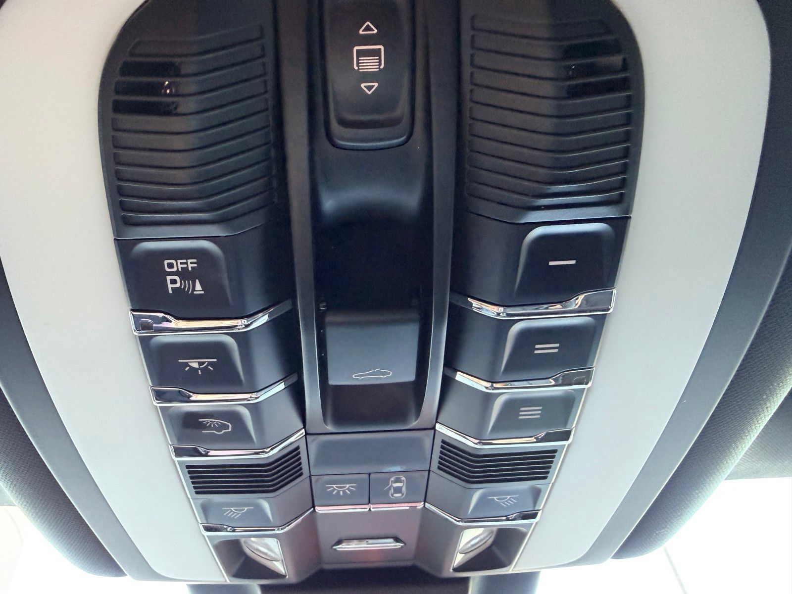 Used 2017 Porsche Macan AWD/4WD image 15