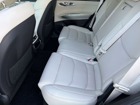 Used 2023 Genesis GV70 2.5T w/ Select Package AWD/4WD image 22