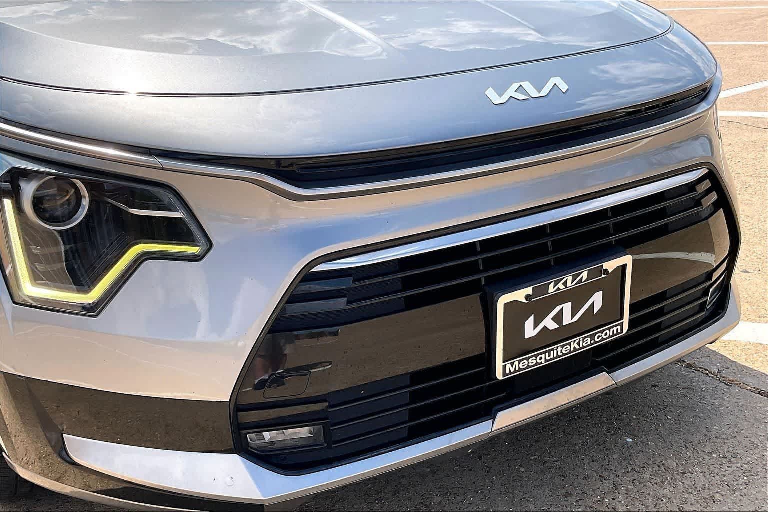 Certified 2023 Kia Niro EX Touring FWD image 33