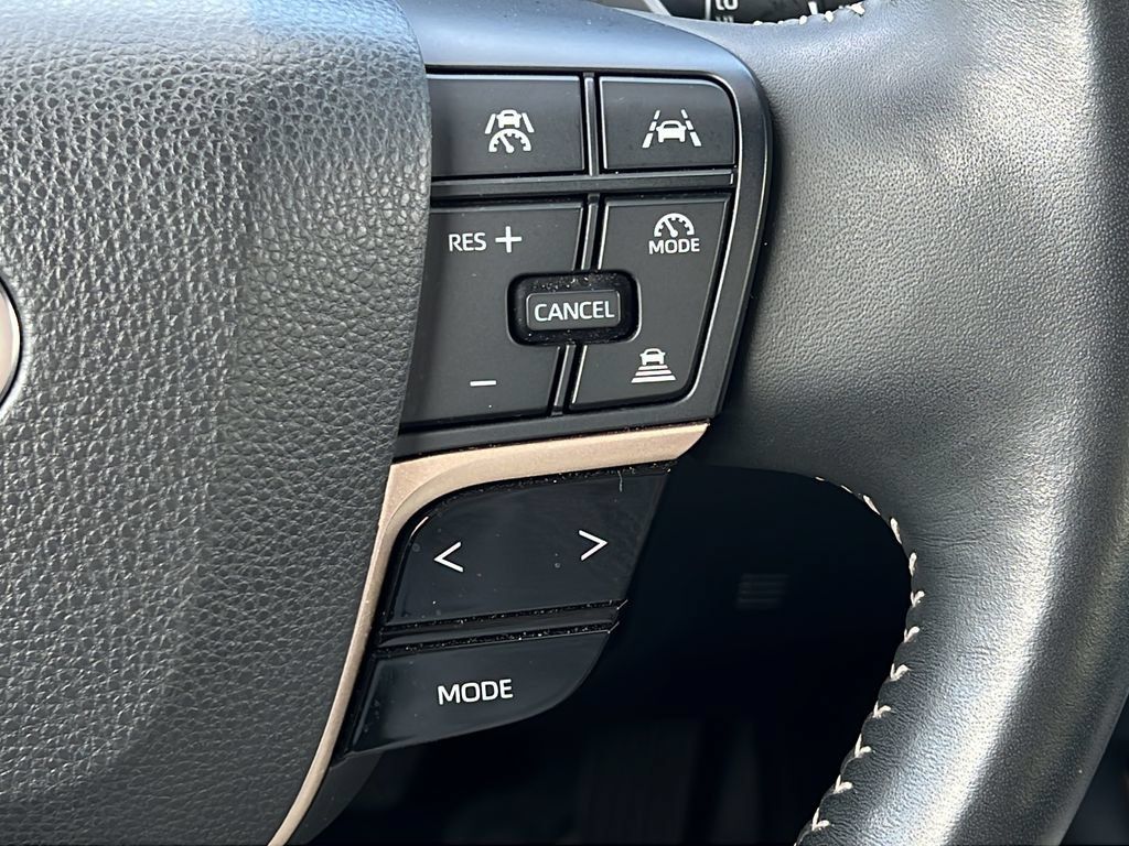 Used 2025 Toyota Crown Signia AWD/4WD image 19