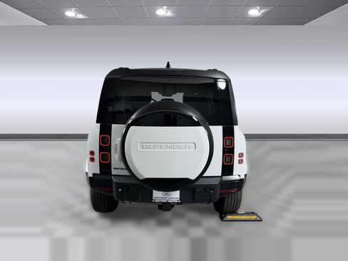 Used 2026 Land Rover Defender 110 X-Dynamic SE image 4