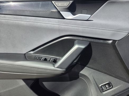 New 2026 Volkswagen Tiguan SE image 18