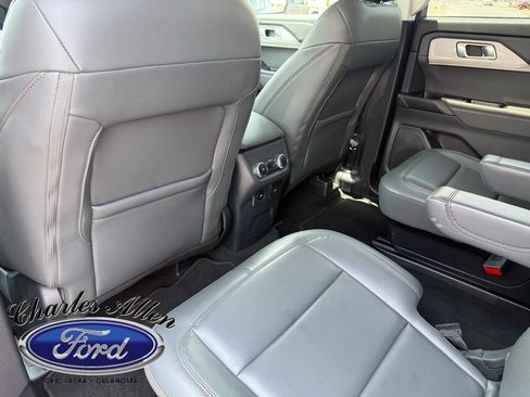 Used 2025 Ford Explorer Active w/ Active Comfort Package RWD image 14