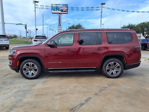 Used 2024 Jeep Wagoneer Series II w/ Flexible Seating Group RWD image 4