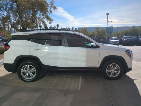 Certified 2022 GMC Terrain SLE w/ Driver Convenience Package image 6