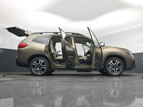 Used 2023 Subaru Ascent Limited w/ Technology Package AWD/4WD image 7