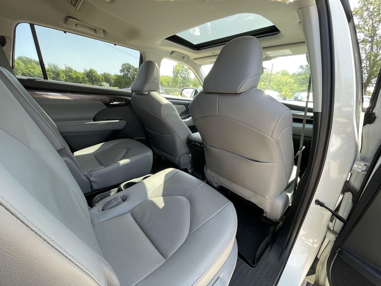 Used 2020 Toyota Highlander Limited FWD image 49