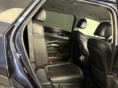 Used 2023 Kia Sorento EX image 30