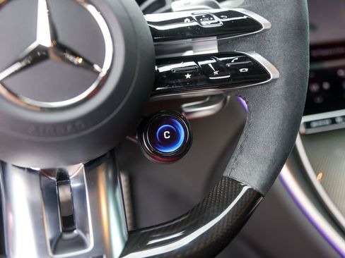 Used 2025 Mercedes-Benz GLC 43 AMG 4MATIC image 19