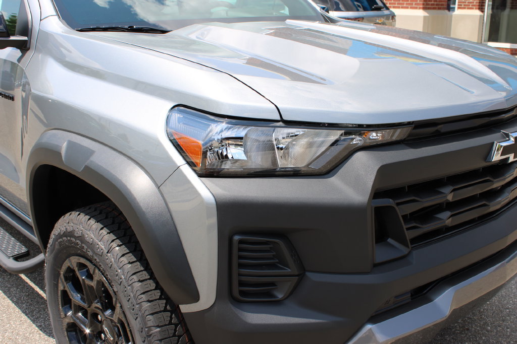 New 2026 Chevrolet Colorado Trail Boss w/ Midnight Edition AWD/4WD image 2