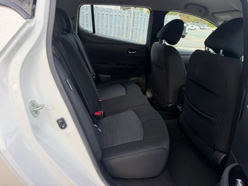 Used 2022 Nissan Leaf SV FWD image 18