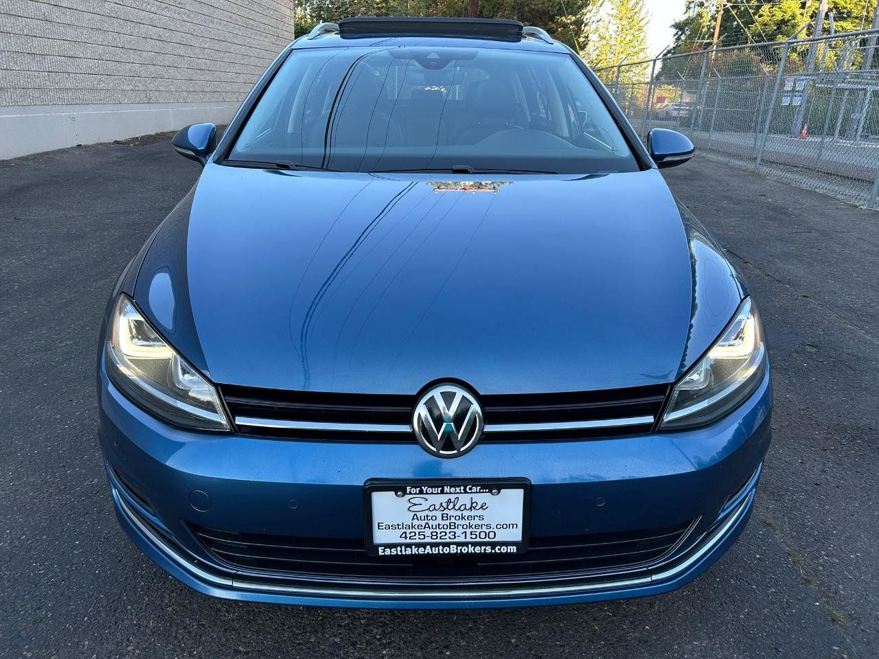 Used 2017 Volkswagen Golf SEL FWD image 2