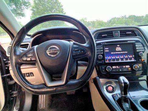 Used 2017 Nissan Maxima Platinum w/ Medallion Package FWD image 15