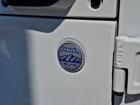Used 2024 Jeep Wrangler Unlimited Sahara AWD/4WD image 11