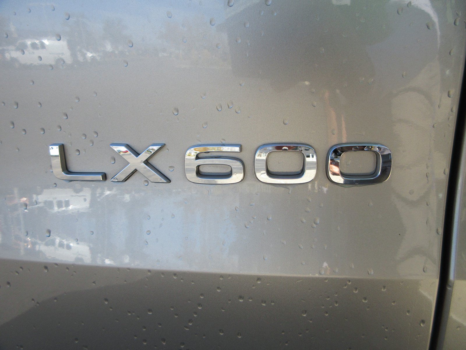 Used 2023 Lexus LX 600 4WD w/ Luxury Package image 8