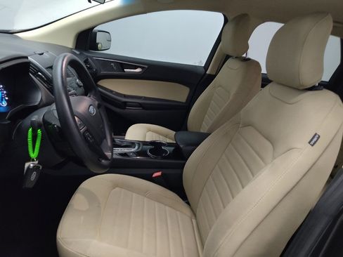 Used 2018 Ford Edge SE image 17