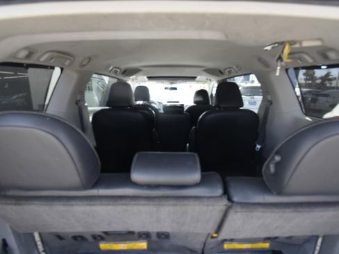 Used 2011 Toyota Sienna SE w/ Preferred Pkg FWD image 13