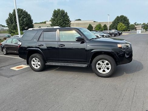 Used 2016 Toyota 4Runner SR5 AWD/4WD image 4