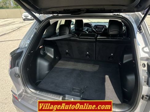 Used 2019 Jeep Cherokee Limited AWD/4WD image 35