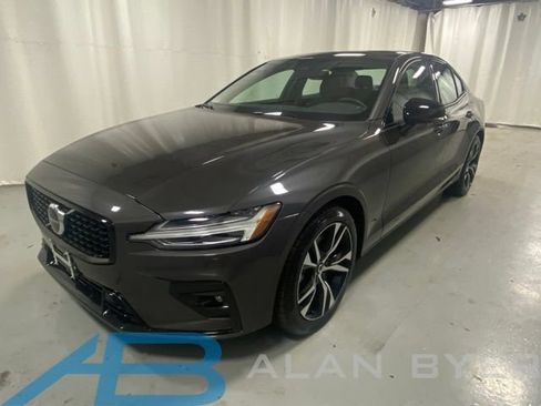 Used 2025 Volvo S60 B5 Core AWD/4WD image 1