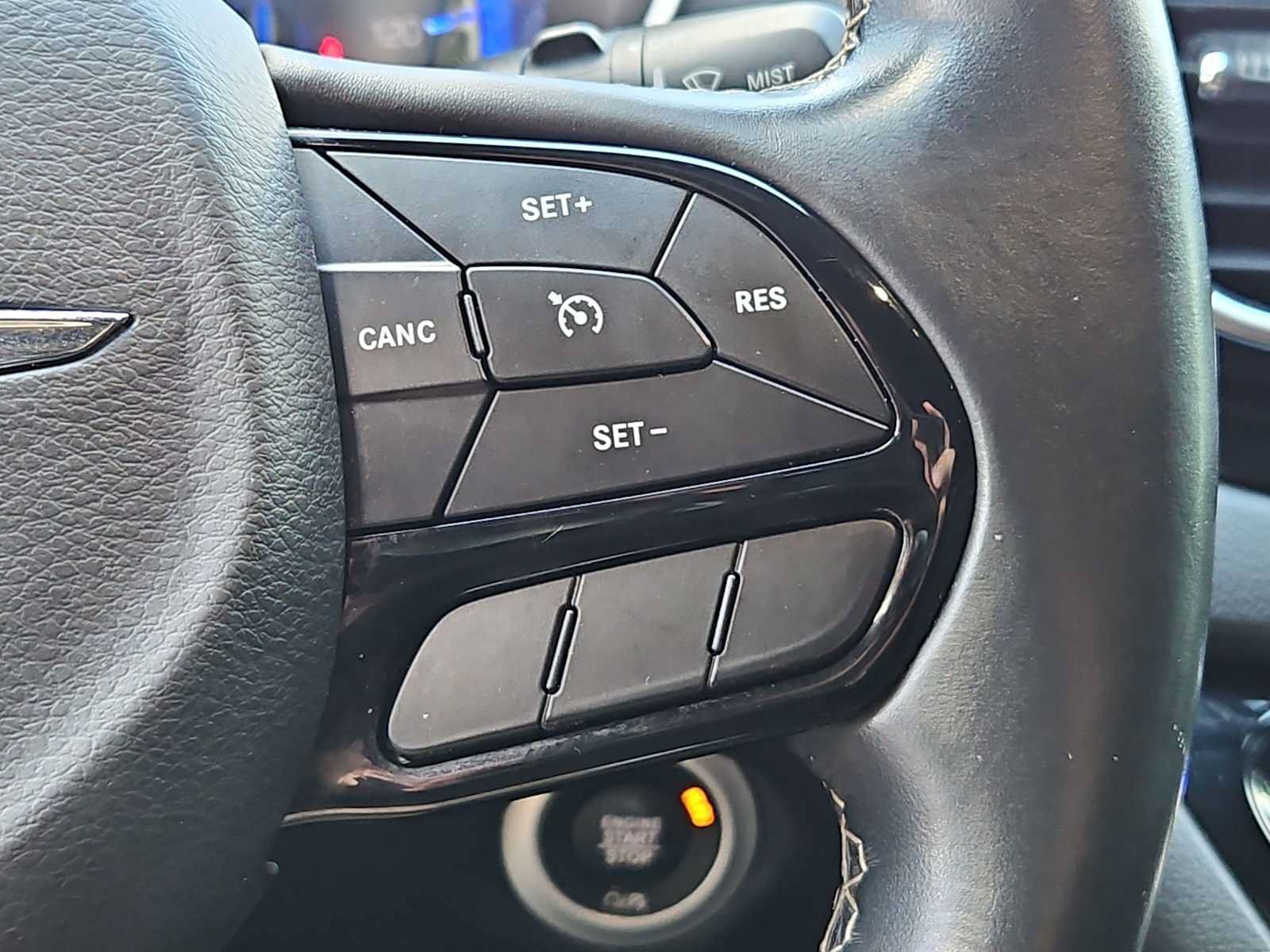 Used 2018 Chrysler Pacifica Touring Plus w/ S Appearance Package FWD image 11