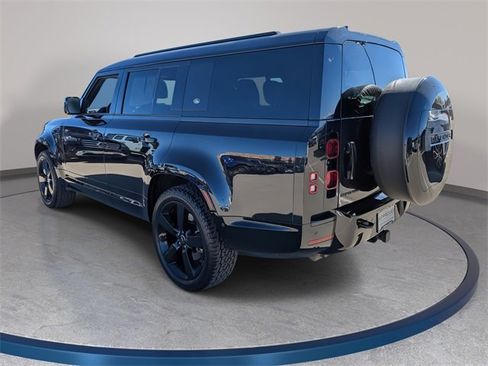 Used 2024 Land Rover Defender 130 X-Dynamic SE image 3