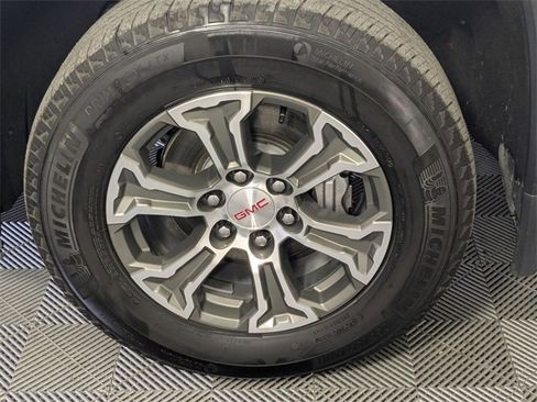 Certified 2025 GMC Sierra 1500 SLT image 8