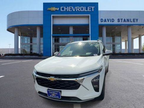 Used 2026 Chevrolet Trax LT FWD image 3