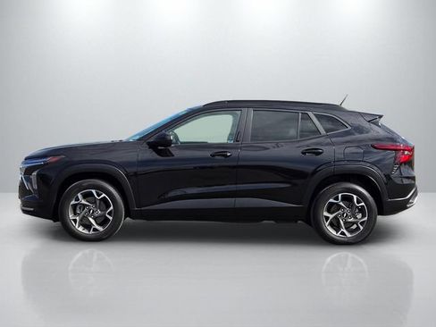 Used 2024 Chevrolet Trax LT FWD image 7