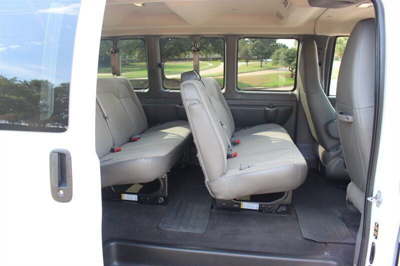 Used 2025 GMC Savana 3500 LT w/ LT Preferred Equipment Group RWD image 13