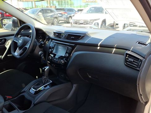 Used 2022 Nissan Rogue Sport S image 11